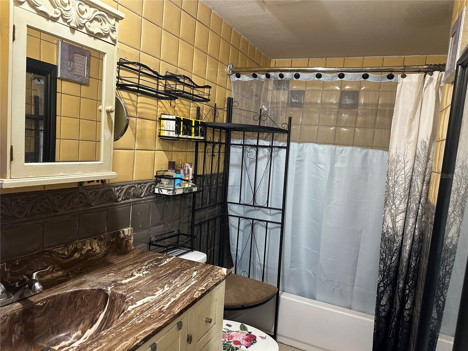 AVON PARK ESTATES - Residential