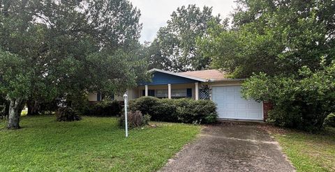 Photo of 4 Arizona Street, Beverly Hills, FL 34465 (MLS # TB8474940)