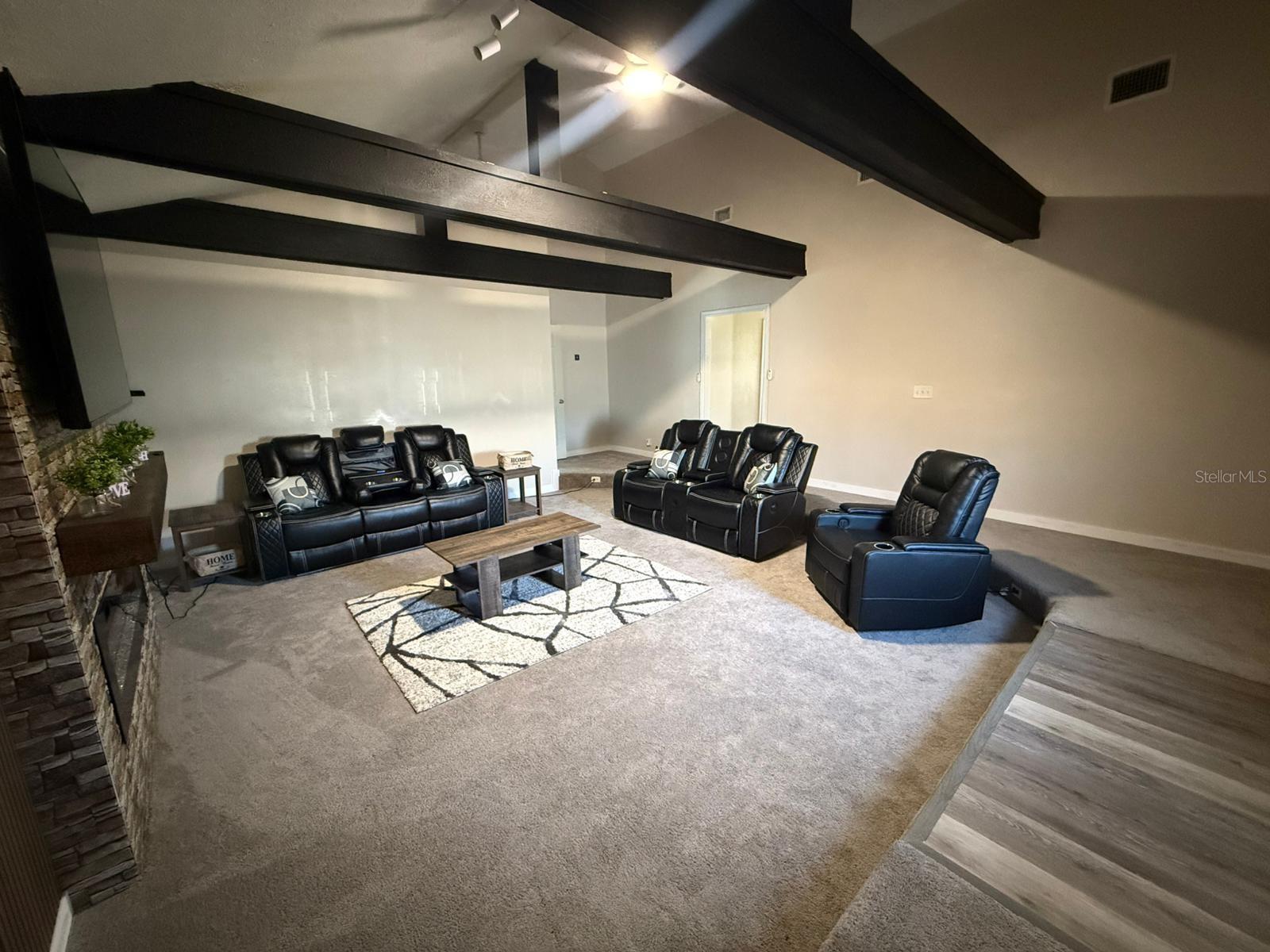 WEEKS D P RESUB - Residential