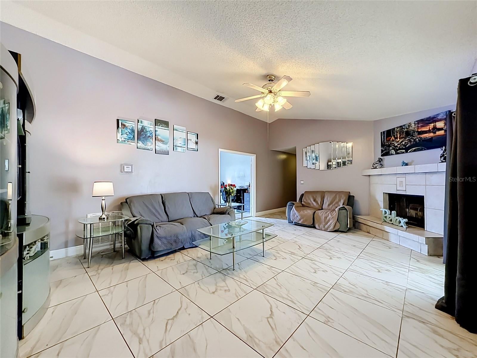 1406 KINGSTON WAY
