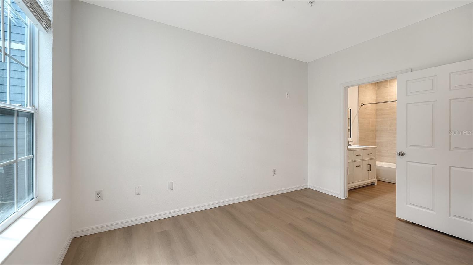 ADMIRALS WALK - Residential