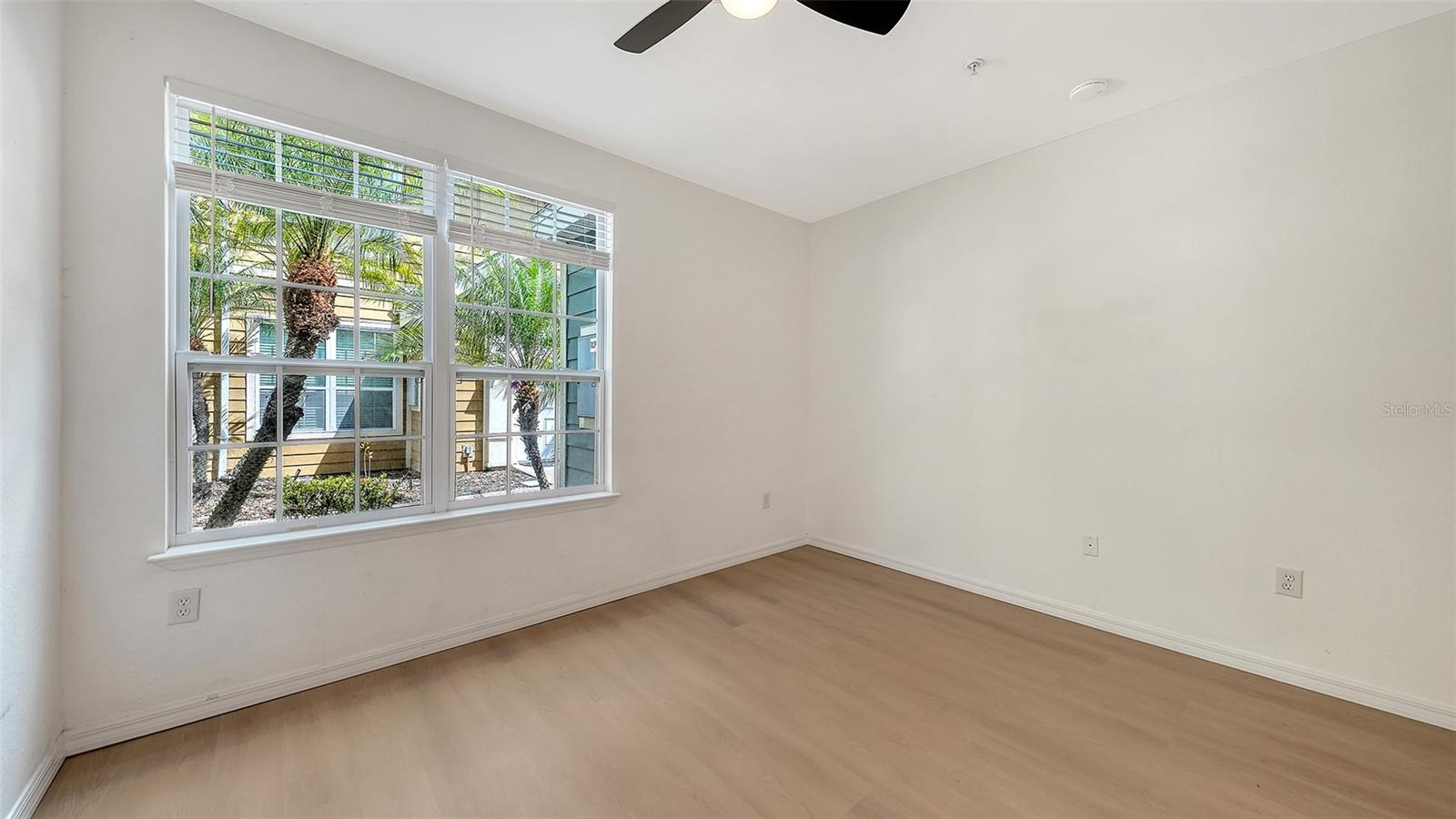 ADMIRALS WALK - Residential