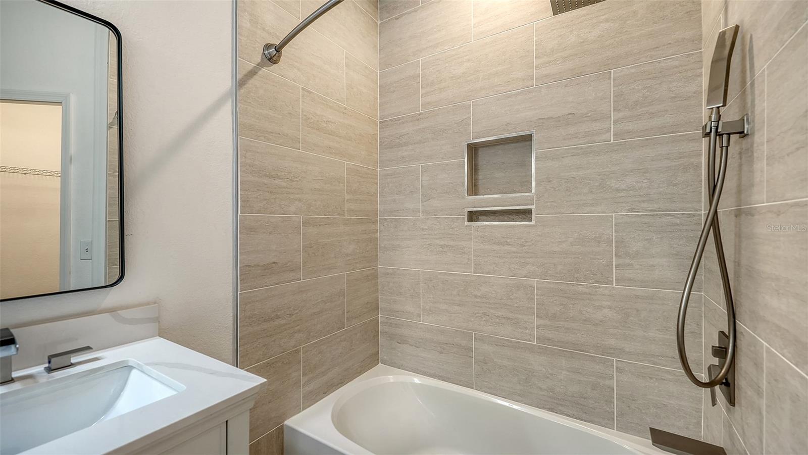 ADMIRALS WALK - Residential