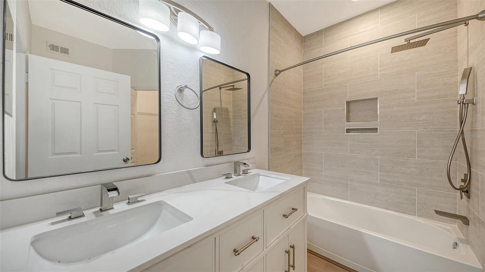 ADMIRALS WALK - Residential