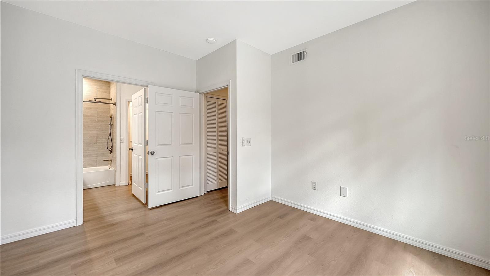 ADMIRALS WALK - Residential