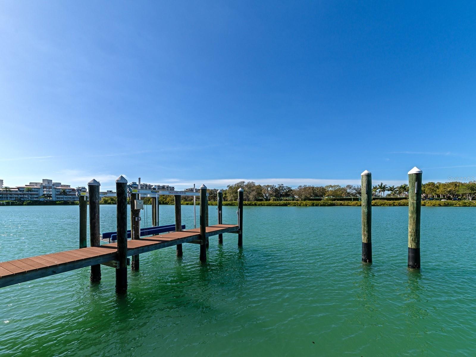 LIGHTHOUSE POINT - Residential