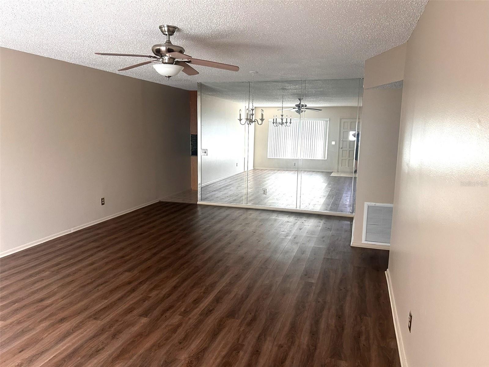 2402 ECUADORIAN WAY 18