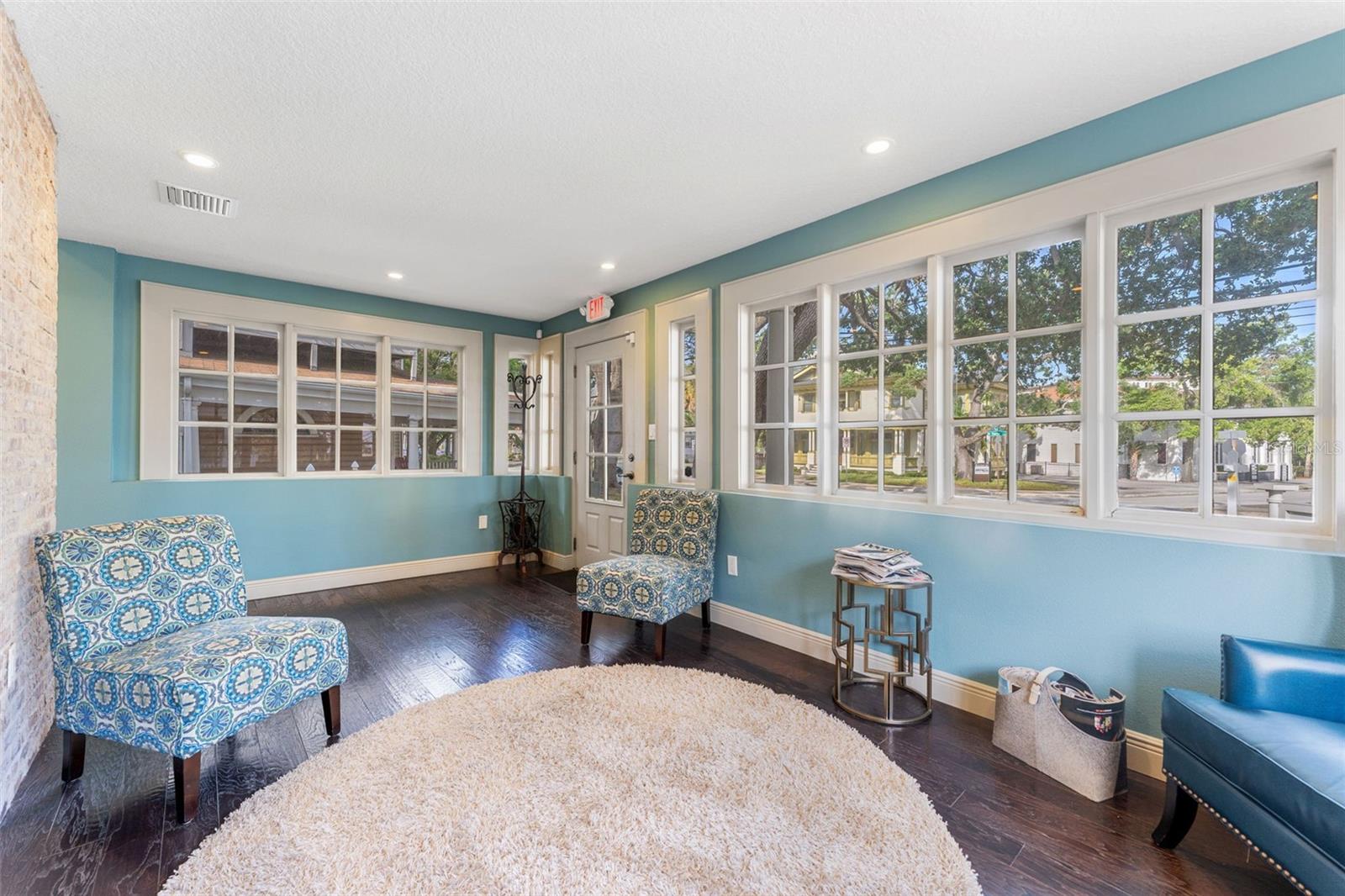 BAYSIDE - Commercial Lease