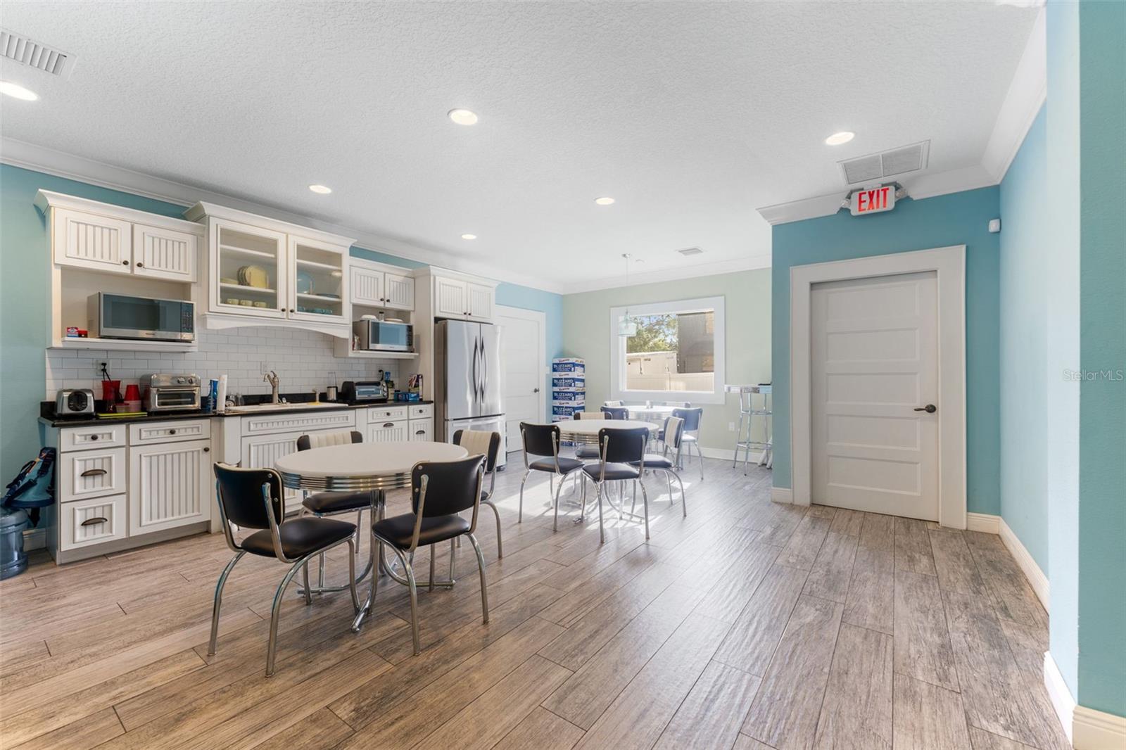 BAYSIDE - Commercial Lease