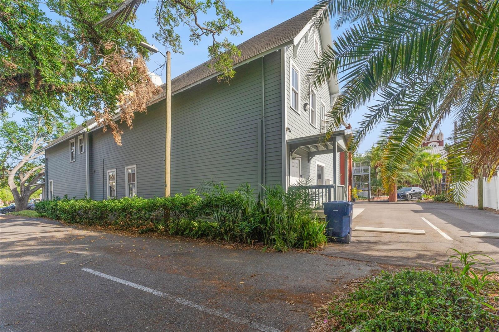 BAYSIDE - Commercial Lease