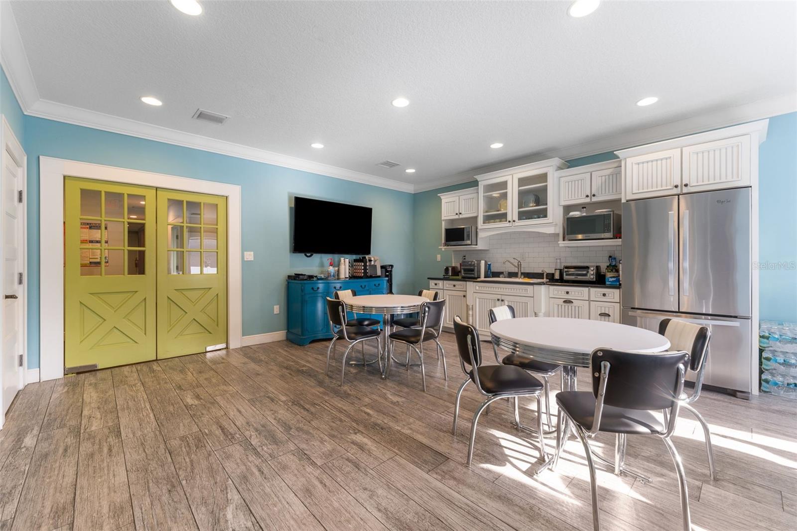 BAYSIDE - Commercial Lease