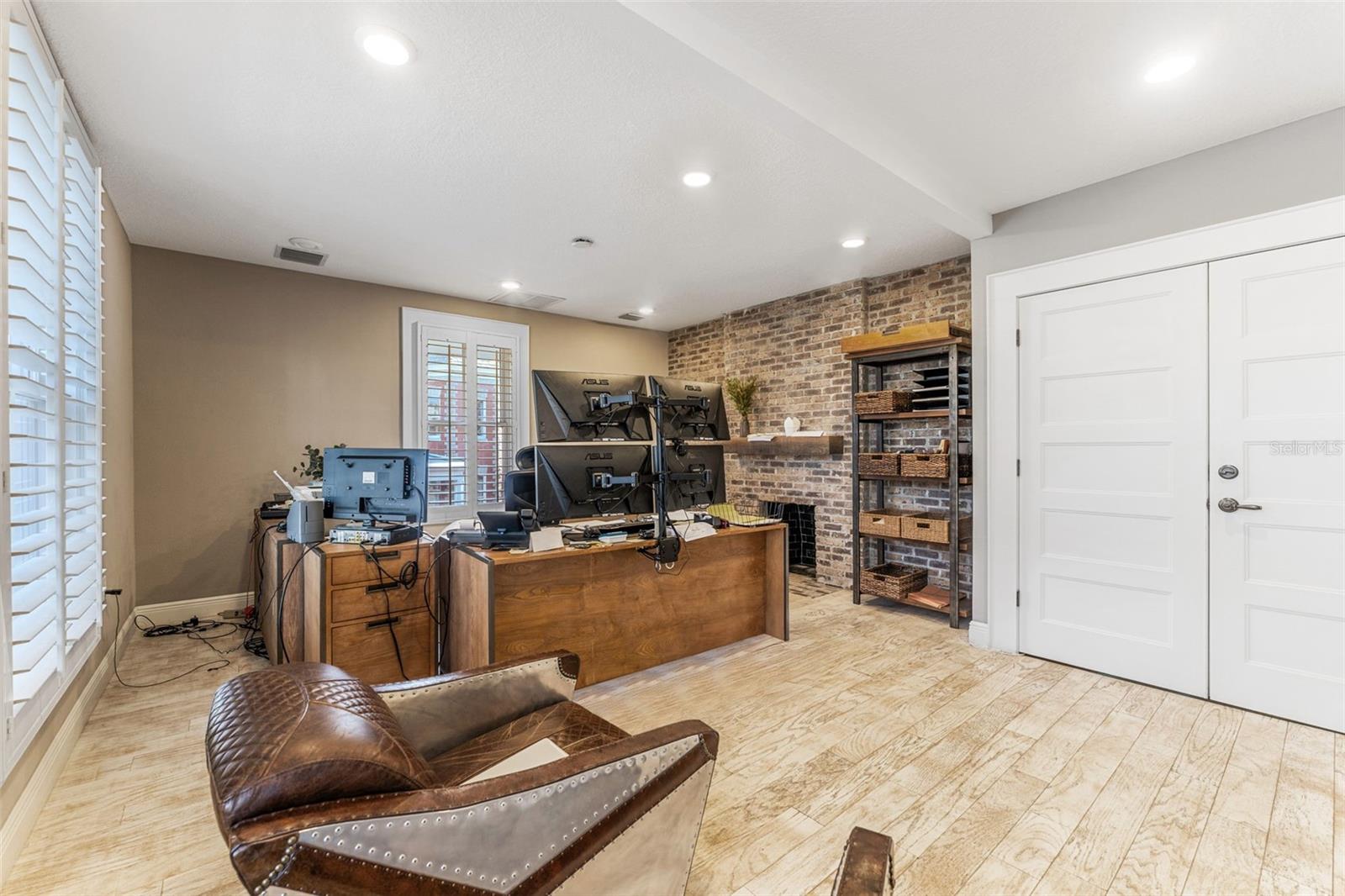 BAYSIDE - Commercial Lease
