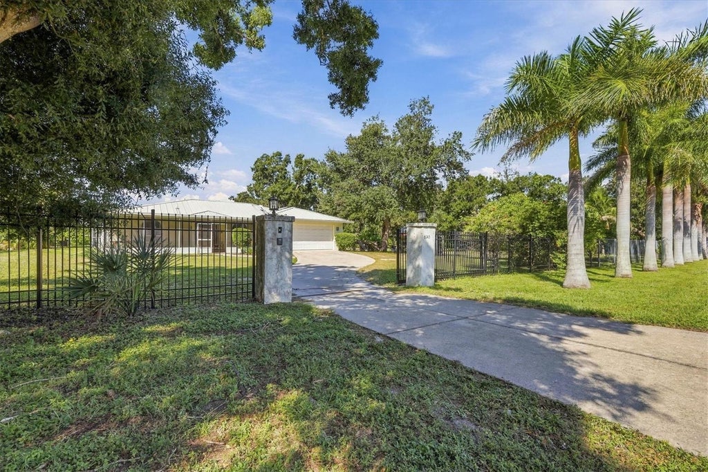 Photo of 6145 N Tuttle Avenue, Sarasota, FL 34243 (MLS # A4710005)