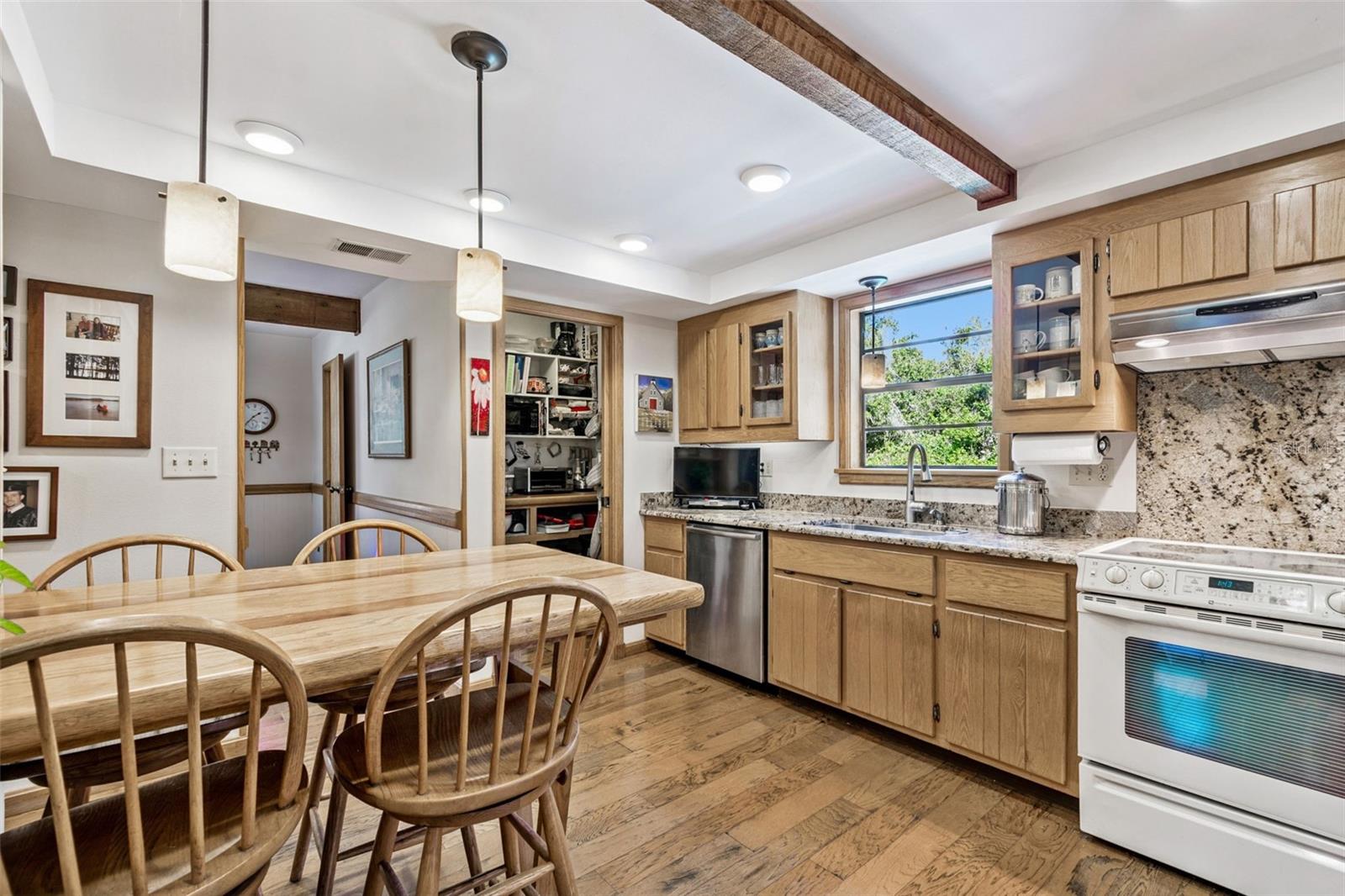 GOLDEN ACRES - Residential