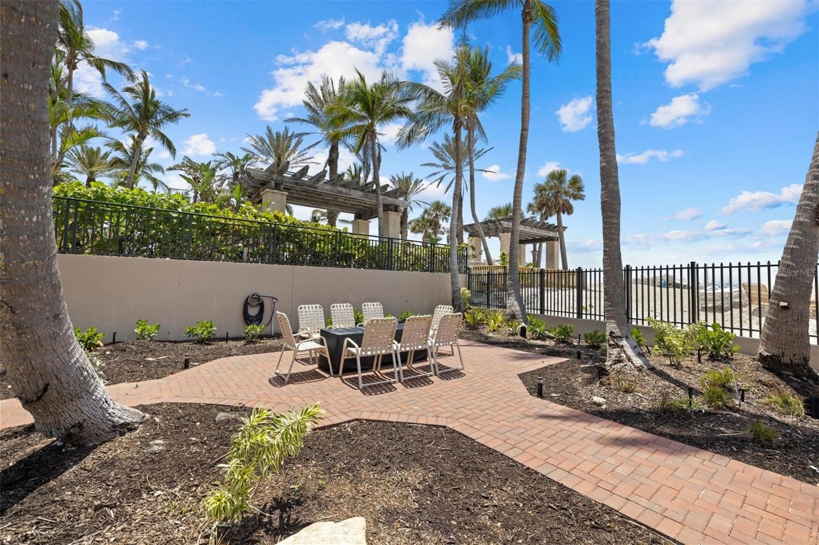 LIDO BEACH CLUB - Residential