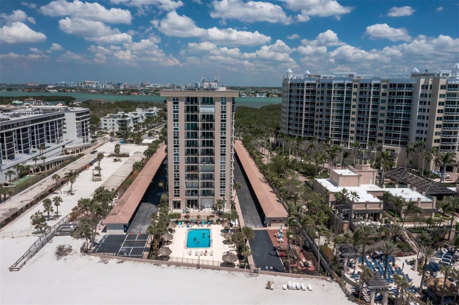 LIDO BEACH CLUB - Residential