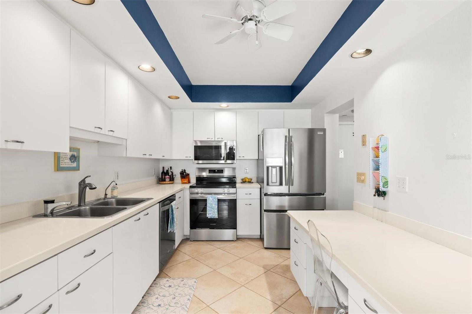 LIDO BEACH CLUB - Residential