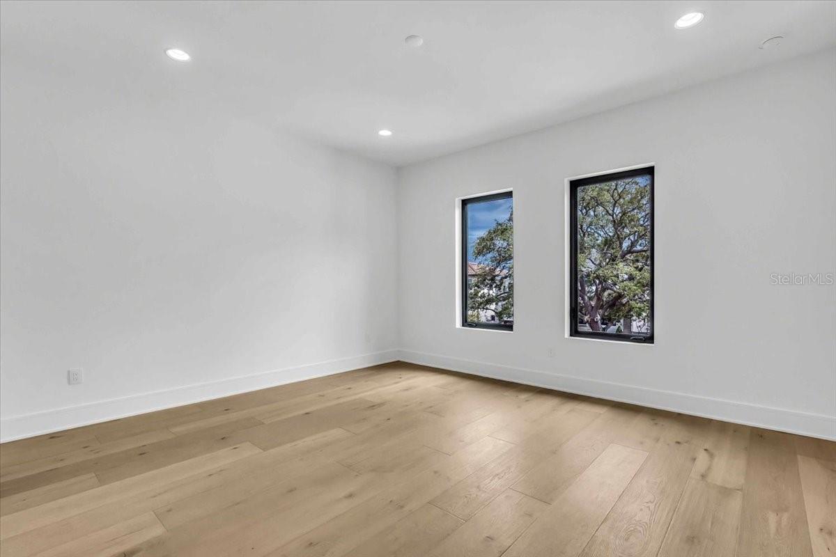 SUNSET PARK - Residential