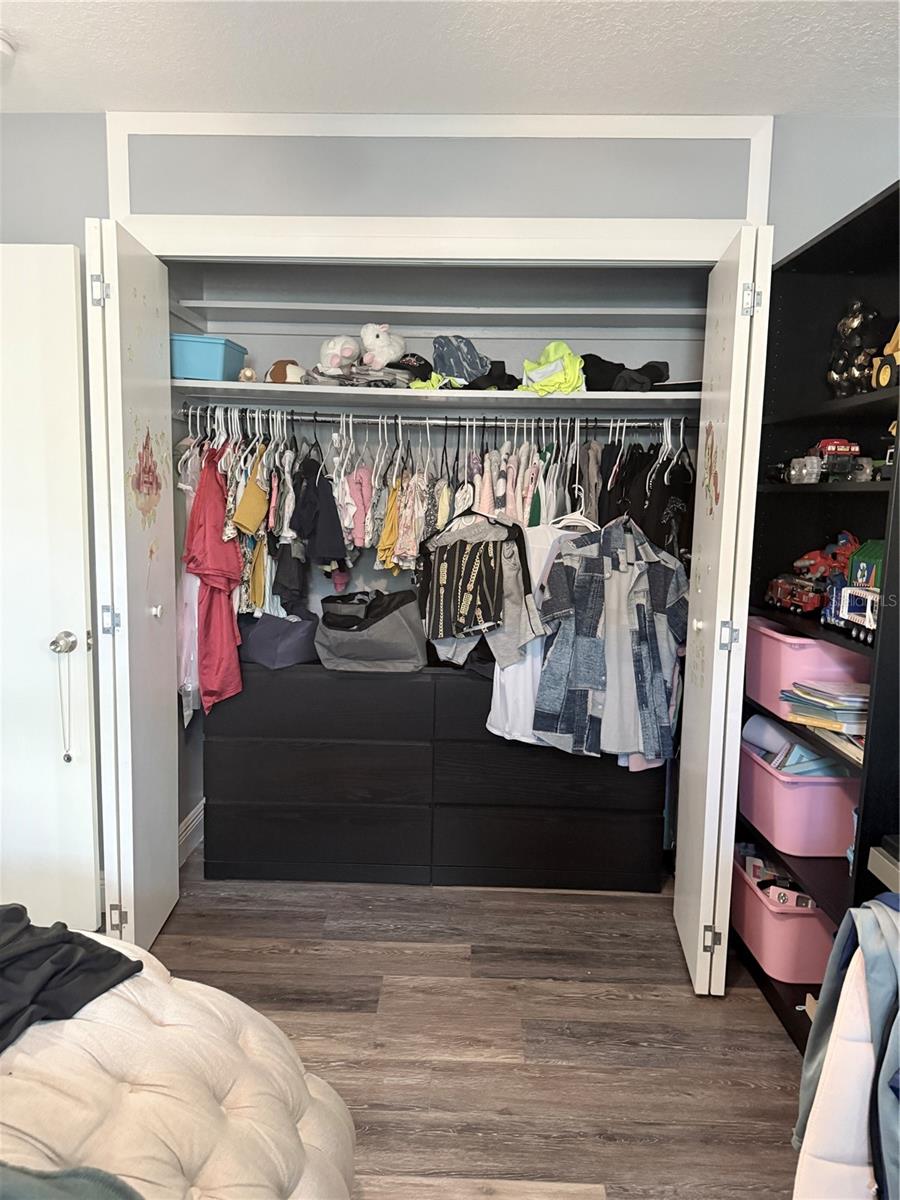 SKY LAKE OAK RIDGE SEC - Residential