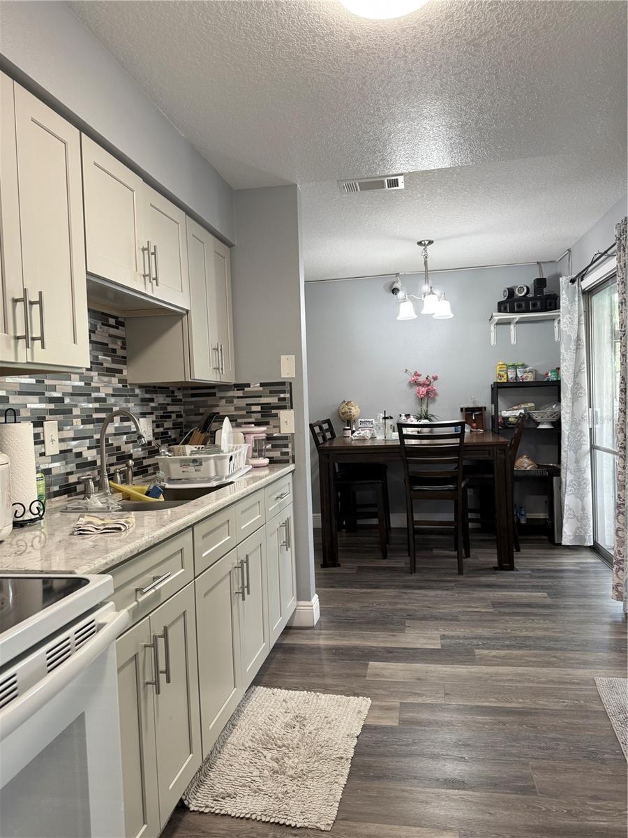 SKY LAKE OAK RIDGE SEC - Residential