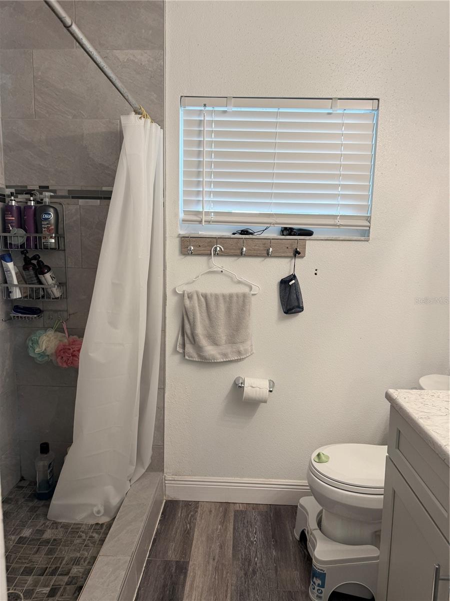 SKY LAKE OAK RIDGE SEC - Residential