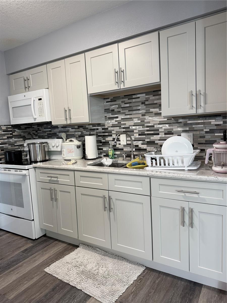 SKY LAKE OAK RIDGE SEC - Residential