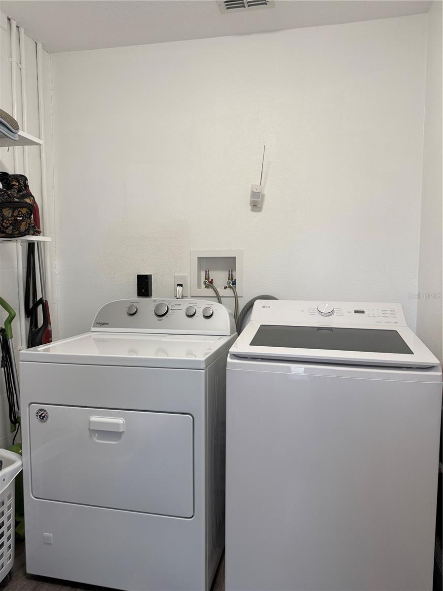 SKY LAKE OAK RIDGE SEC - Residential