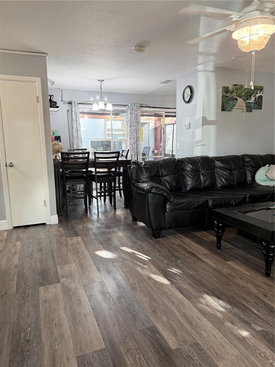 SKY LAKE OAK RIDGE SEC - Residential