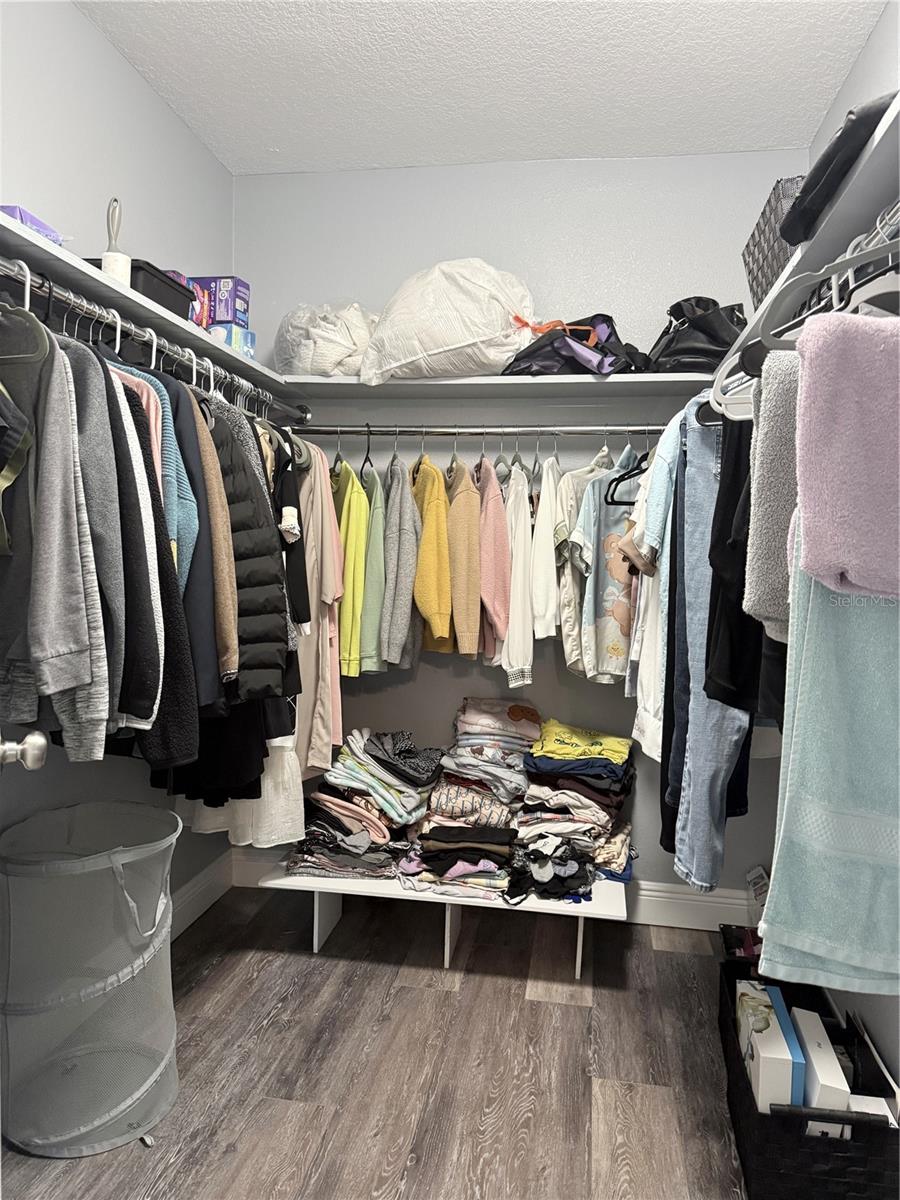 SKY LAKE OAK RIDGE SEC - Residential