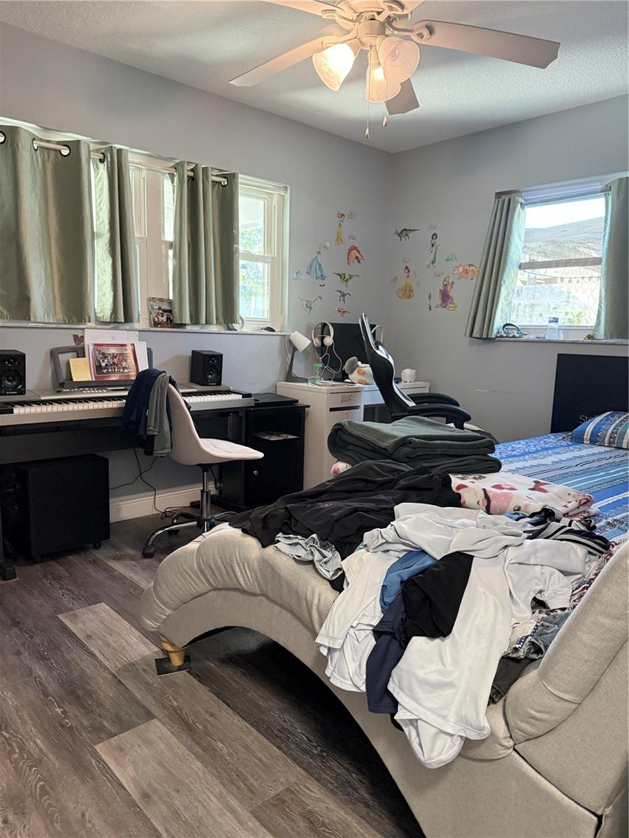 SKY LAKE OAK RIDGE SEC - Residential