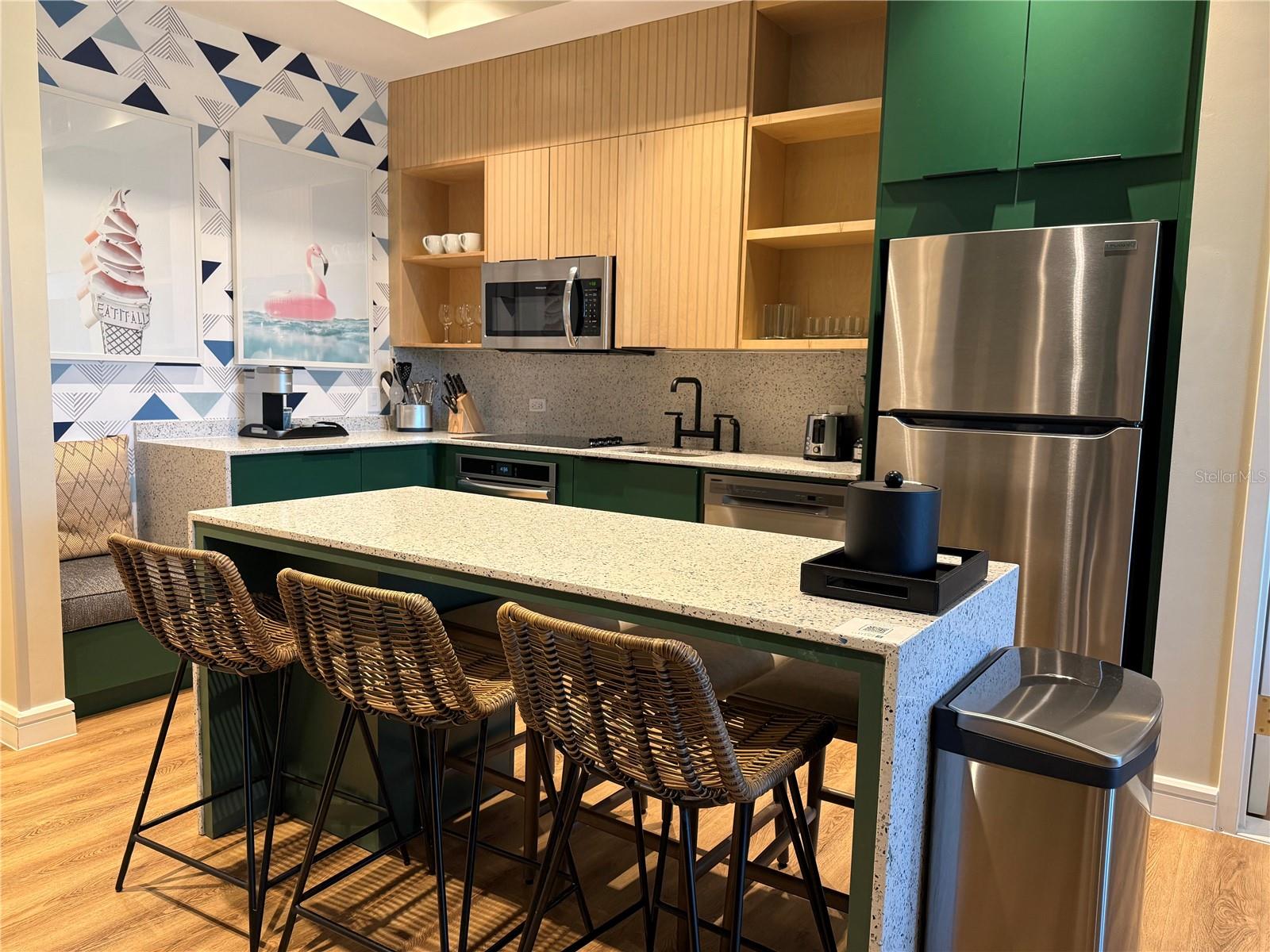 SUNSET WALK HOTEL CONDO PH 1 - Residential