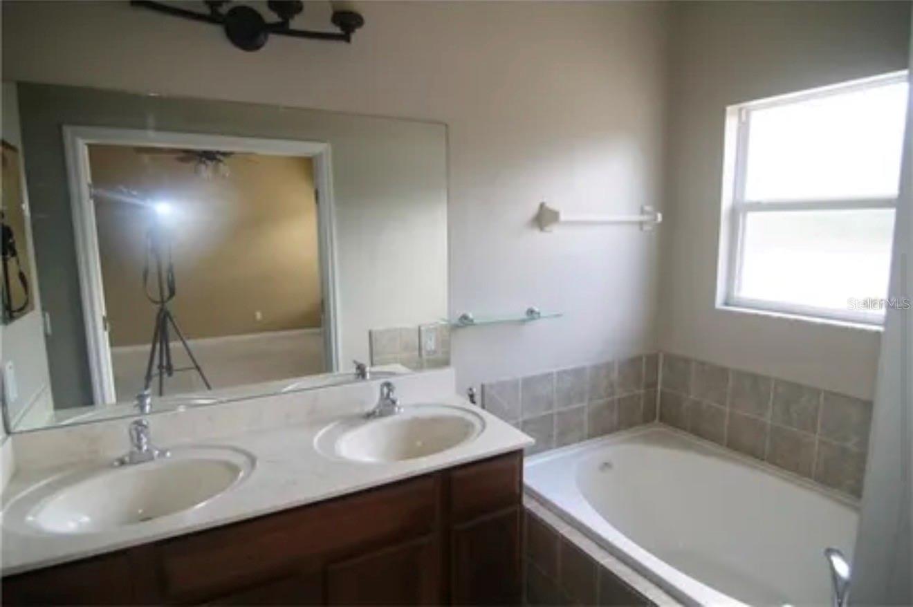 MADISON PLACE TWNHMS - Residential Lease