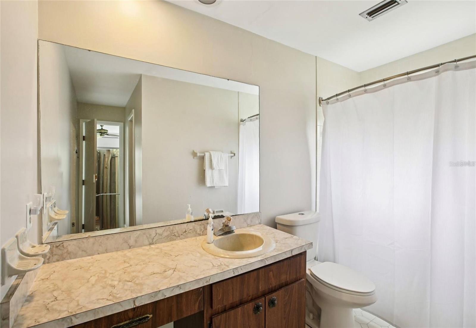 SHADY LAKE SHORES - Residential