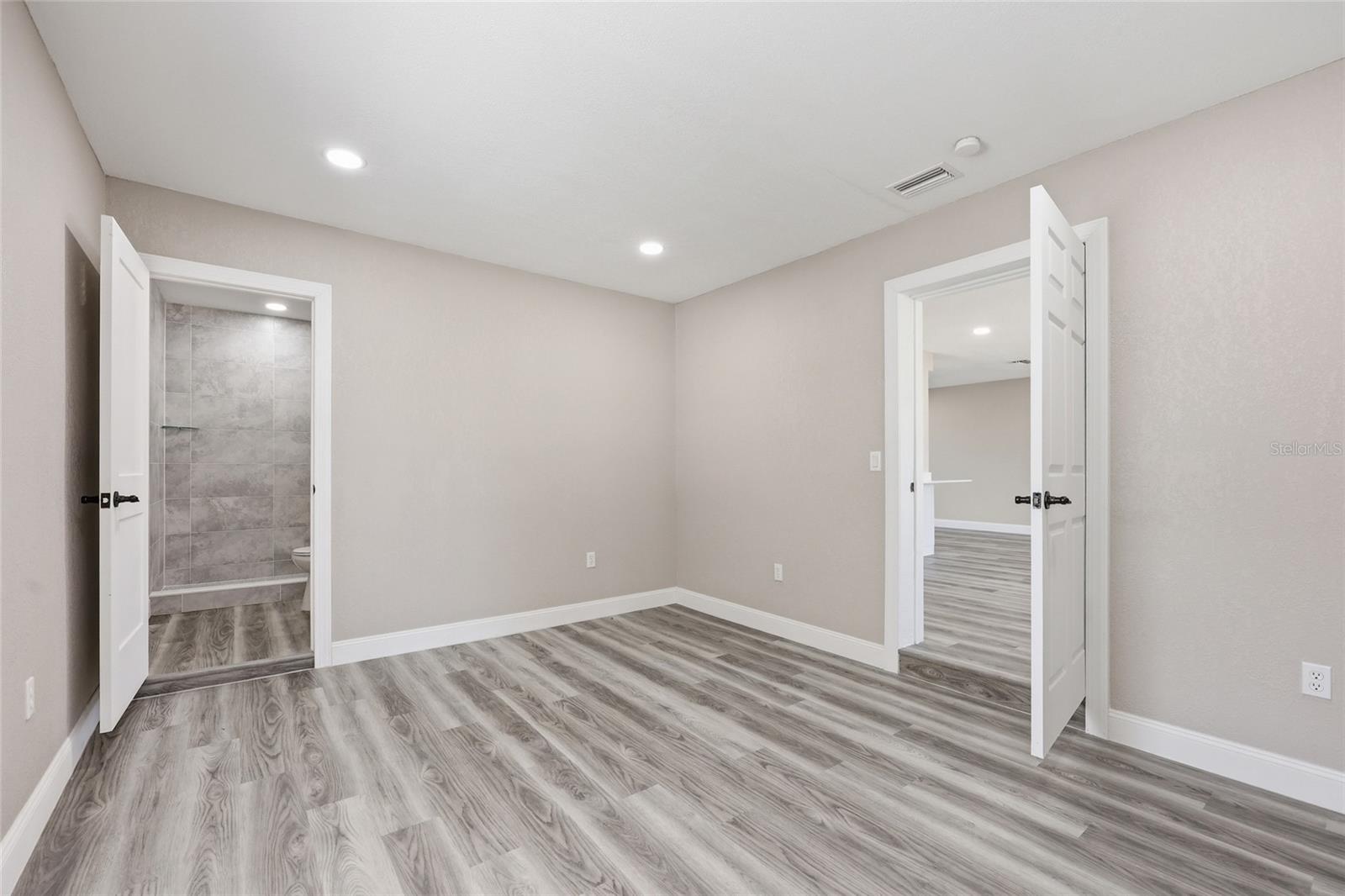 DOUGLAS MANOR ESTATE - Residential