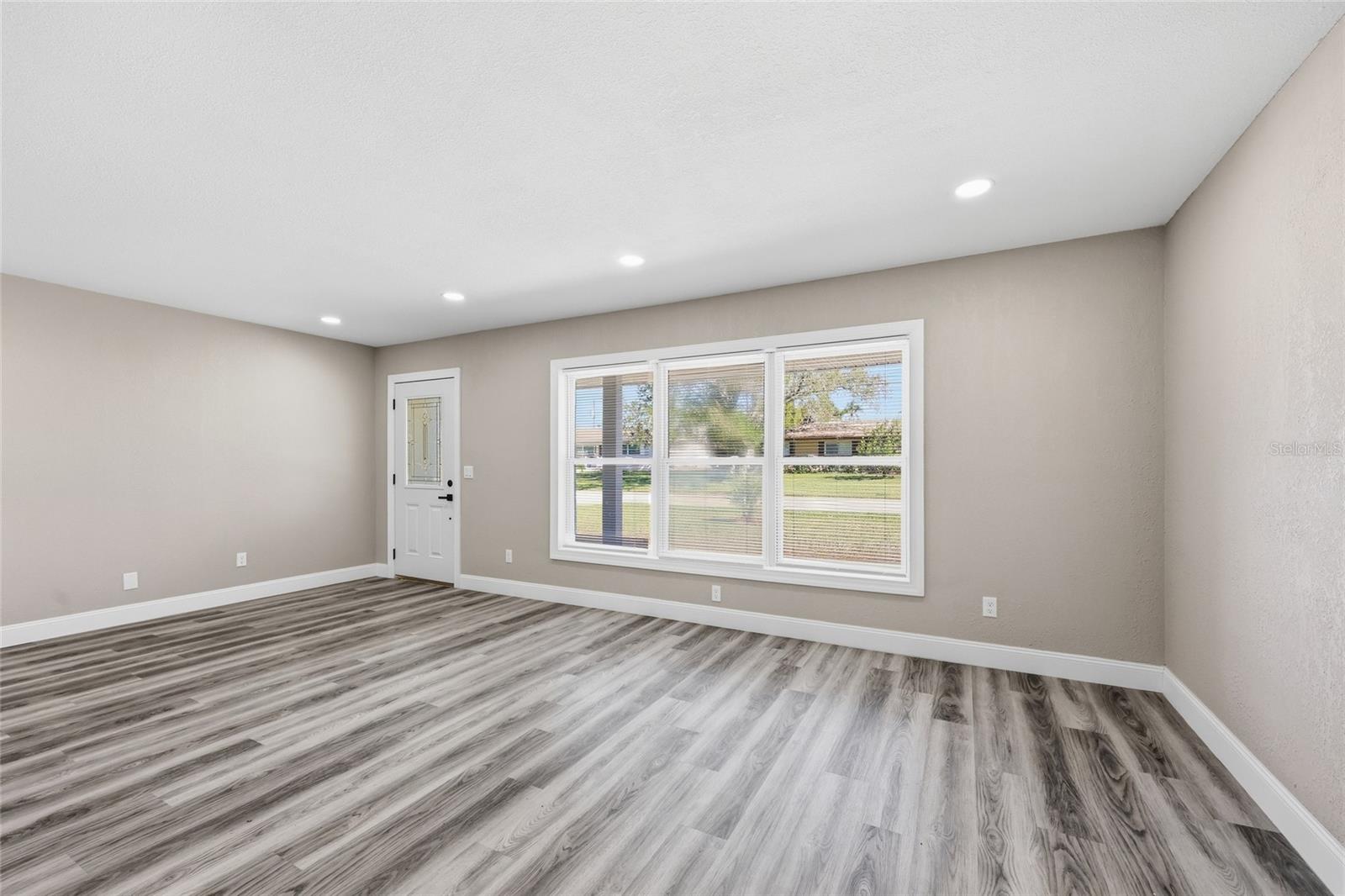 DOUGLAS MANOR ESTATE - Residential