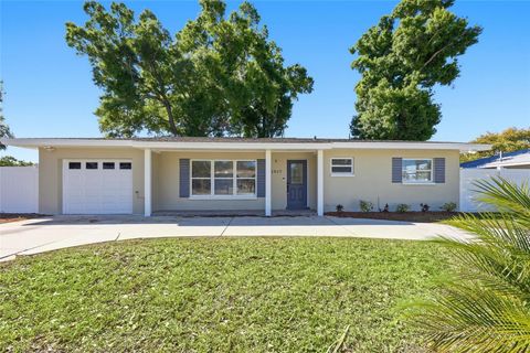 Photo of 1817 Hunt Ln, Clearwater, FL 33764 (MLS # TB8491229)