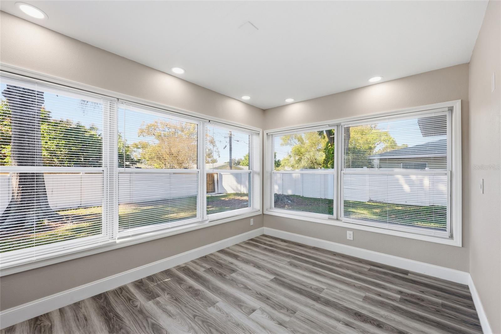 DOUGLAS MANOR ESTATE - Residential