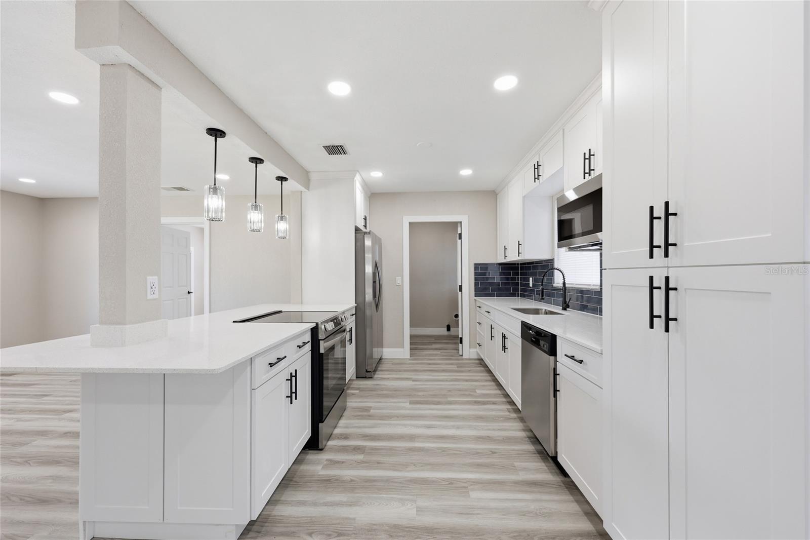 DOUGLAS MANOR ESTATE - Residential