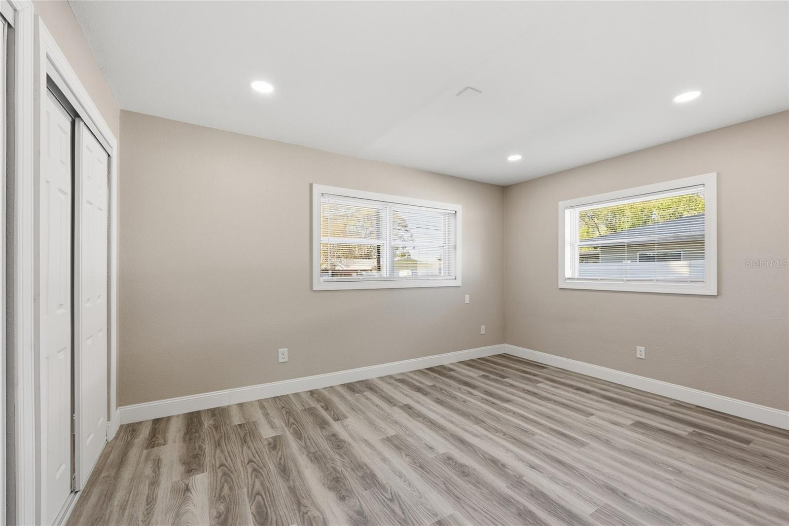 DOUGLAS MANOR ESTATE - Residential