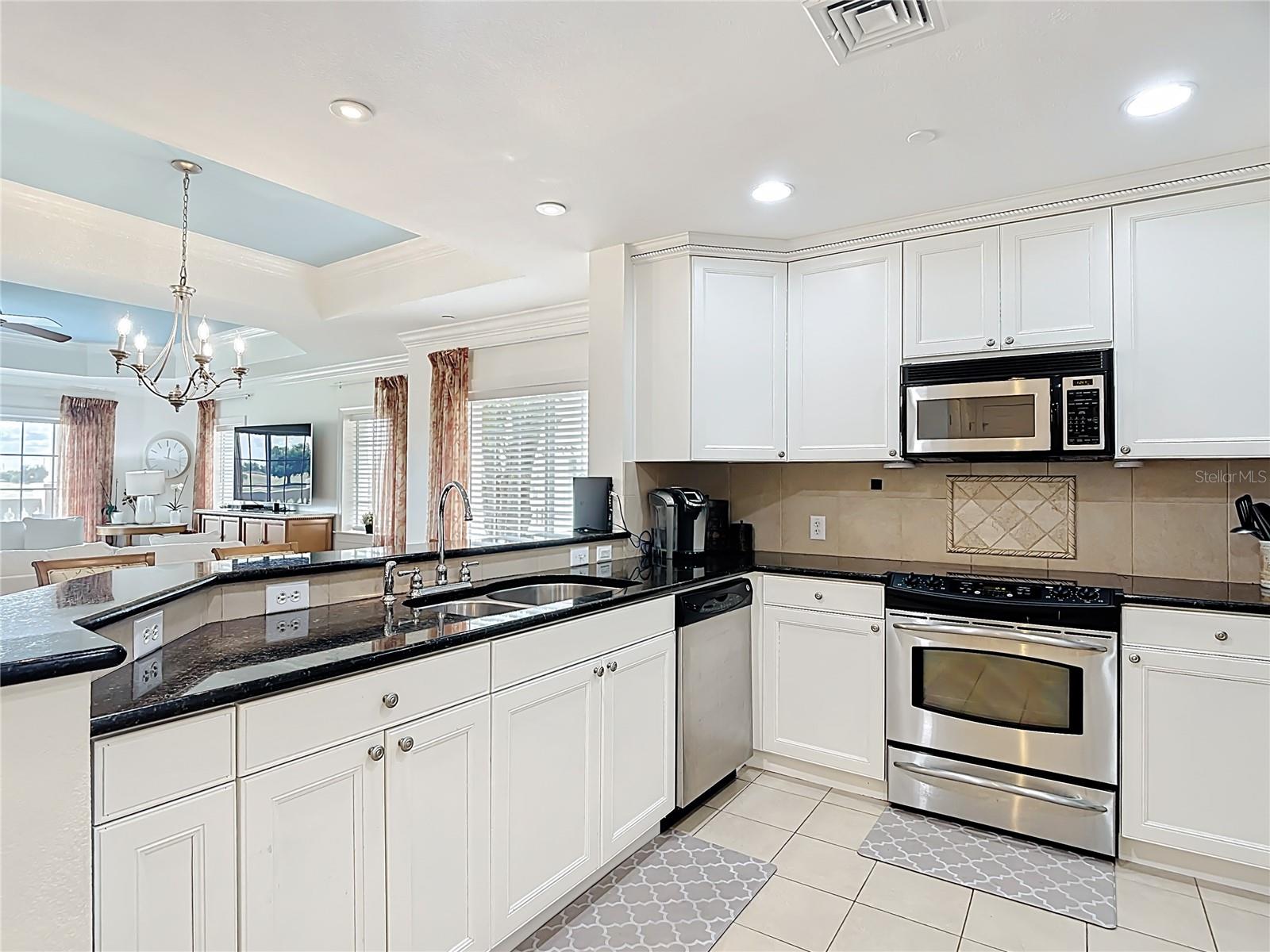 CENTRE COURT RIDGE CONDO PH 7 BLDG G - Residential