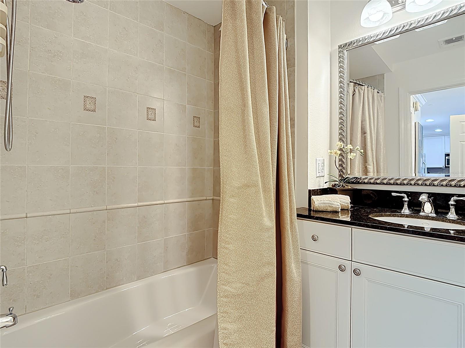 CENTRE COURT RIDGE CONDO PH 7 BLDG G - Residential