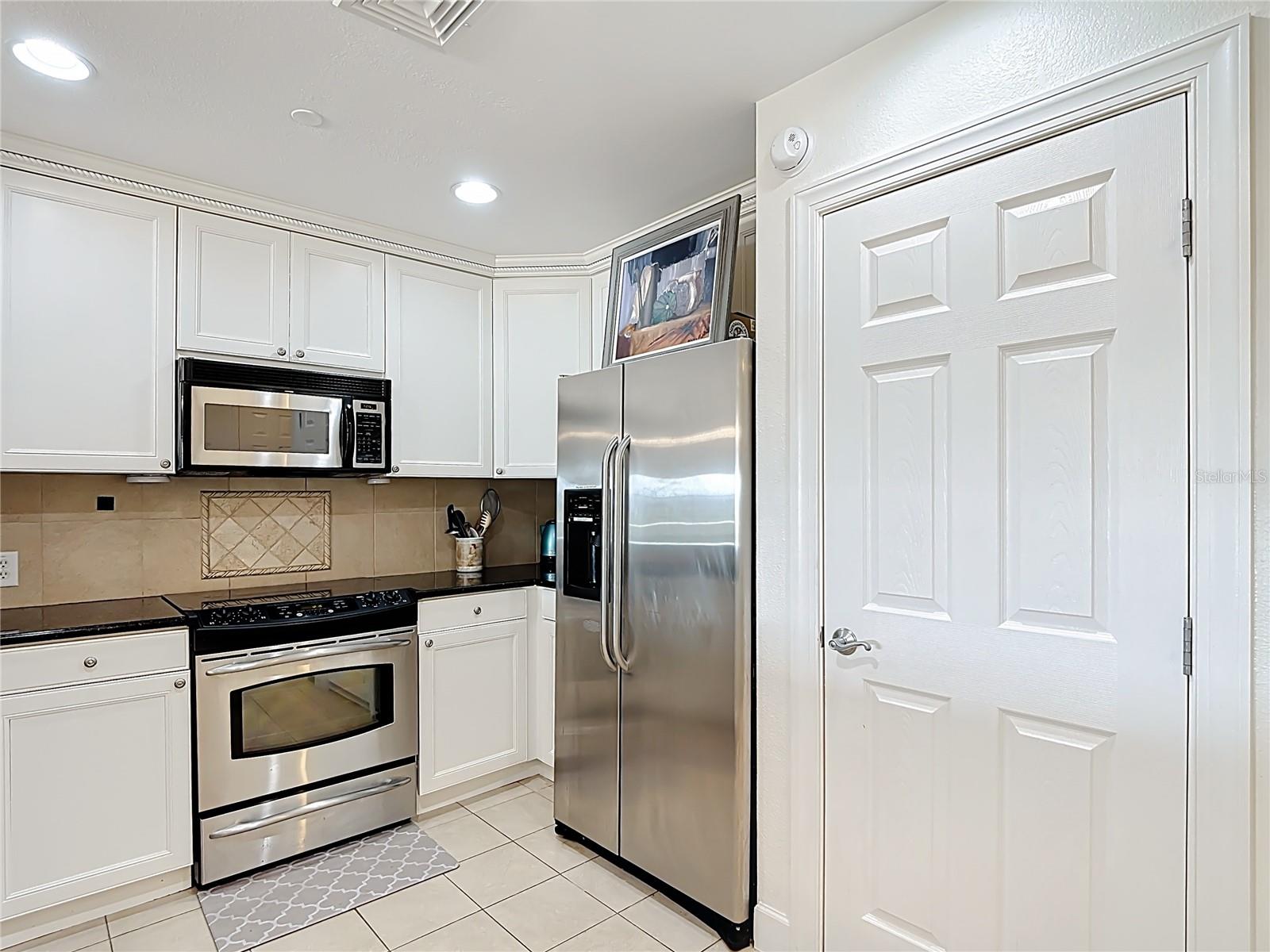 CENTRE COURT RIDGE CONDO PH 7 BLDG G - Residential