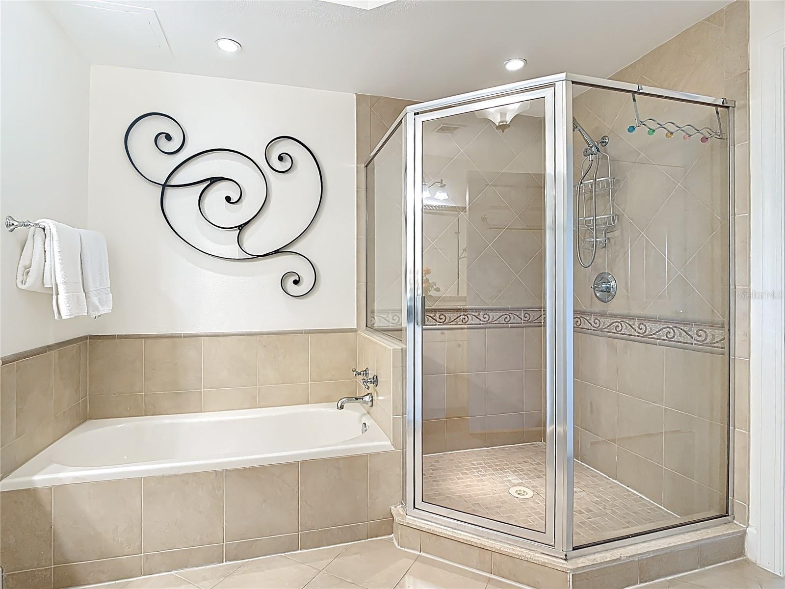 CENTRE COURT RIDGE CONDO PH 7 BLDG G - Residential