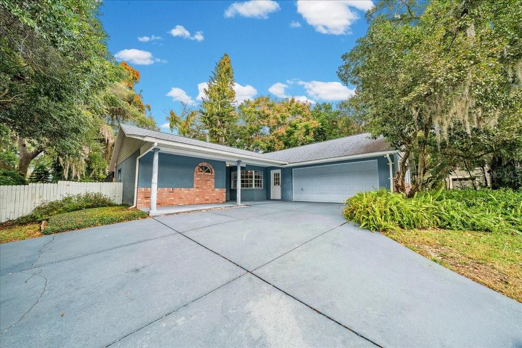 Photo of 1211 W Old Us Highway 441, Mount Dora, FL 32757 (MLS # O6370340)