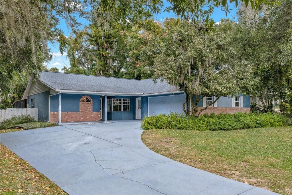 Photo of 1211 W Old Us Highway 441, Mount Dora, FL 32757 (MLS # O6370340)