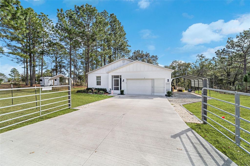 Photo of 6 Malauka Circle, Ocklawaha, FL 32179 (MLS # OM717263)