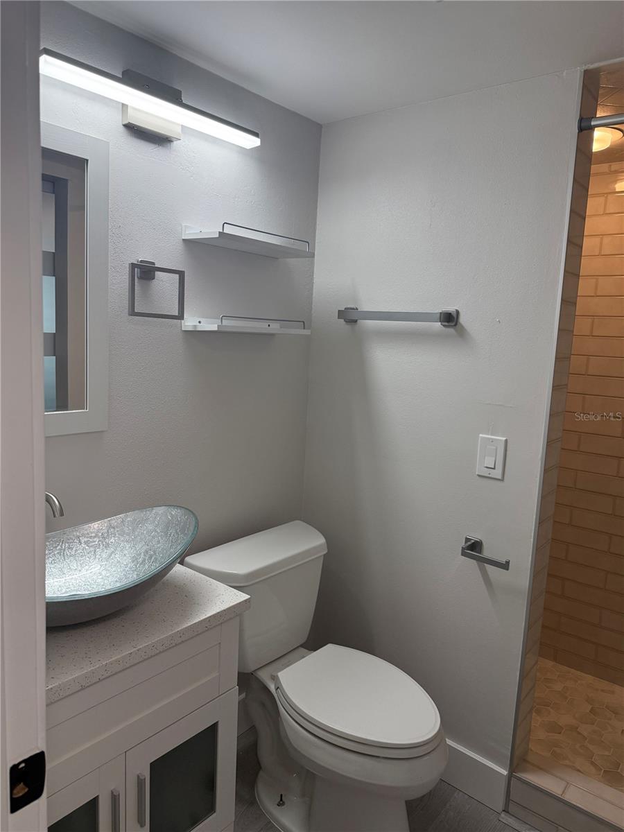 JEFFERSON HOUSE THE CONDO - Residential Lease