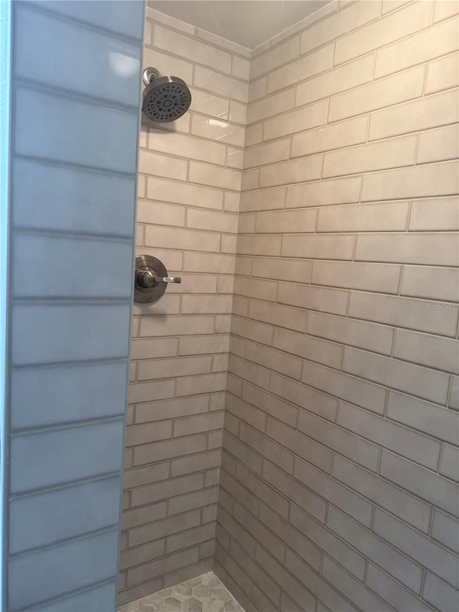 JEFFERSON HOUSE THE CONDO - Residential Lease