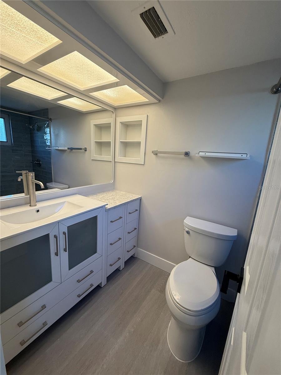 JEFFERSON HOUSE THE CONDO - Residential Lease