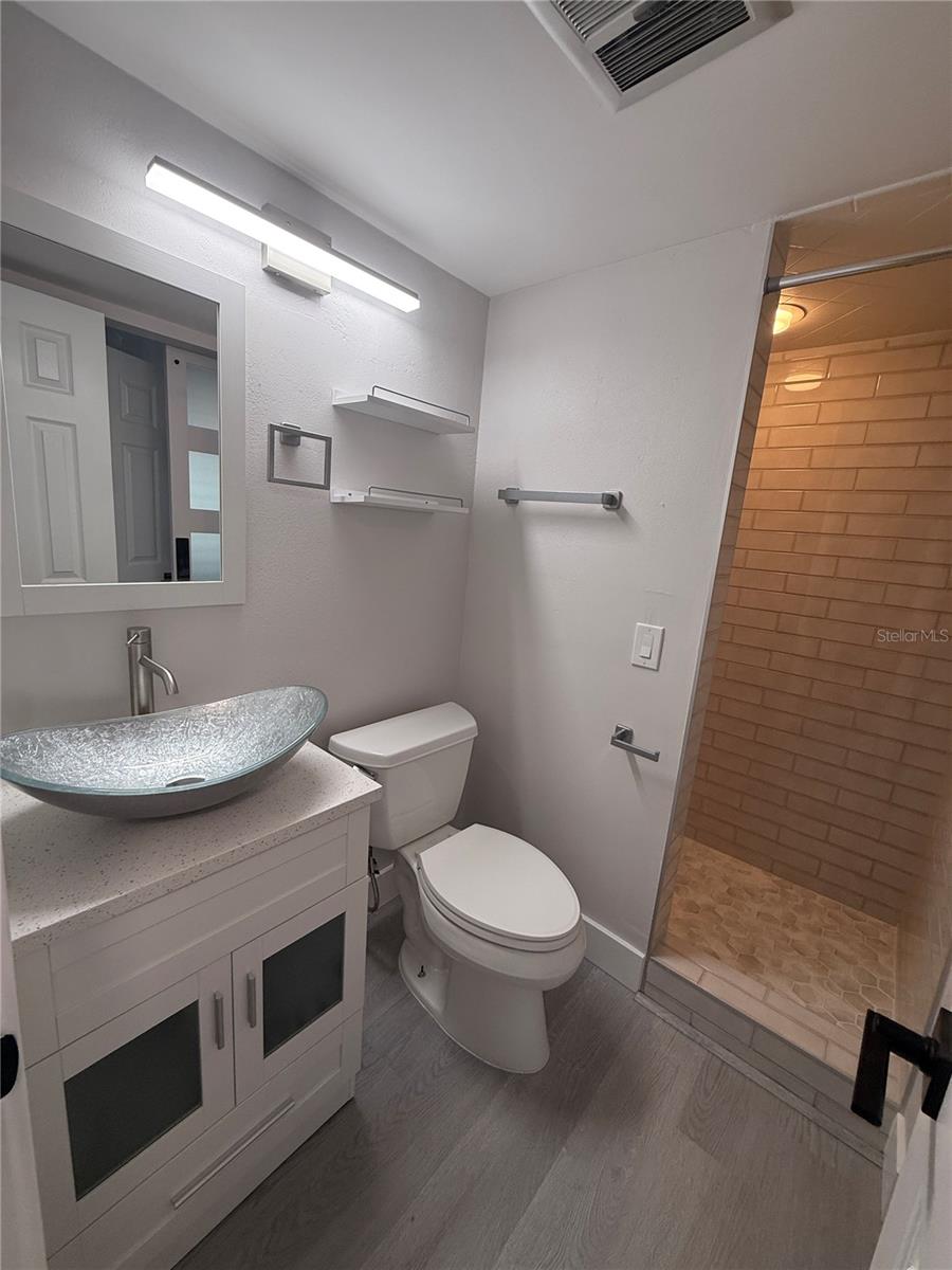 JEFFERSON HOUSE THE CONDO - Residential Lease